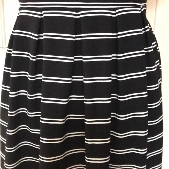 Black and white - Picture 2 of 6